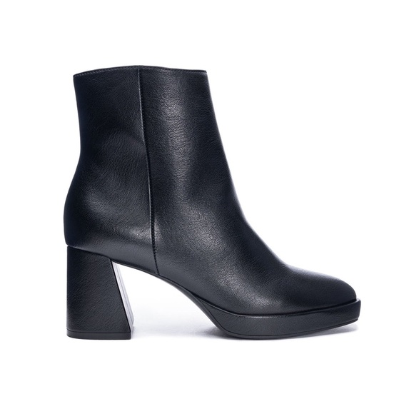 Chinese Laundry Platform Bootie - Picture 4 of 9